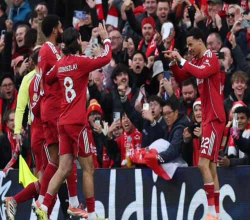 萨拉赫创造英超历史,利物浦最强前锋诞生:轰入10粒进球