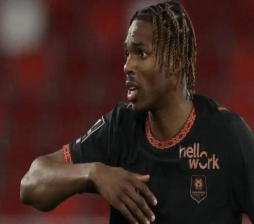 TA：雅凯的防守气概十分激进且富有侵略性，，，，，，善于空中对抗