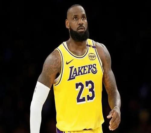 NBA今日里程碑!杜兰特追平伯德,库里创造历史,老詹超越乔丹