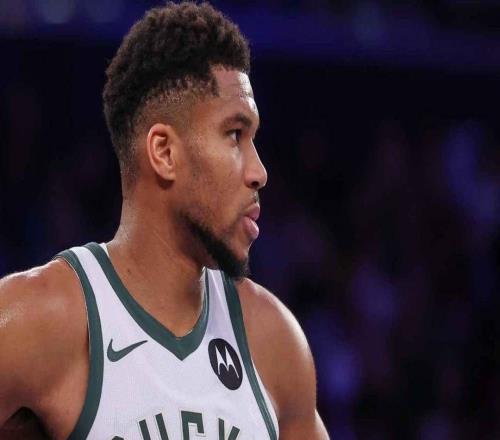 NBA传闻:雄鹿队依然拒绝所有关于扬尼斯阿德托昆博的交易提议