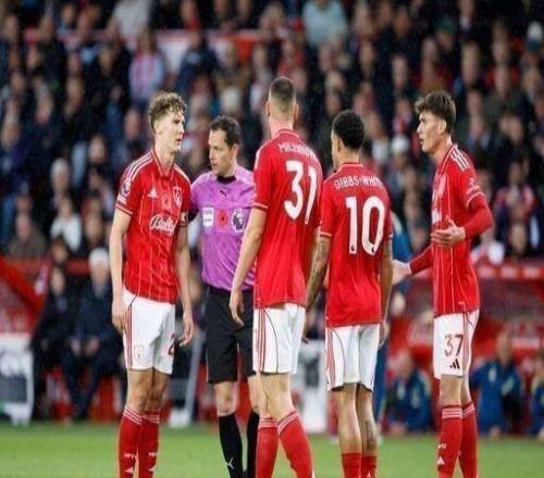 英超巨大争议!卡塞米罗头球破门,主裁强行送角球,森林球员暴怒