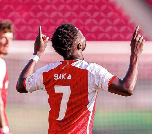 5球3助攻!被狼队绝平后顶薪续约,萨卡是合格的英超冠军核心吗