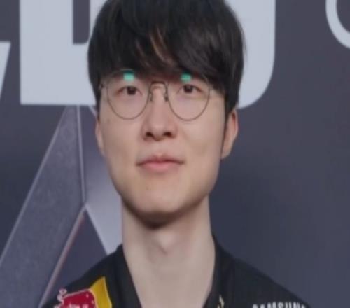 Faker选出各赛区最佳选手：LPL赛区UziLCP赛区Maple最佳是自己