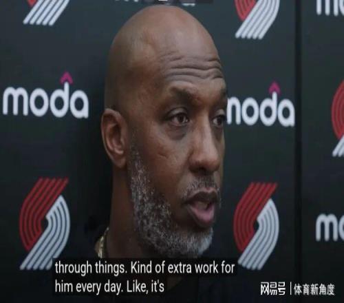 剛剛，主教練對楊翰森提出點評，一點滯后，需改進！