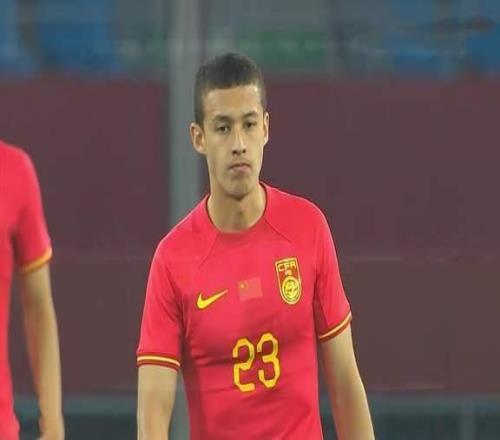 依木兰光折返跑了,泰山中场双星技术流韩鹏带队踢三镇转正之战