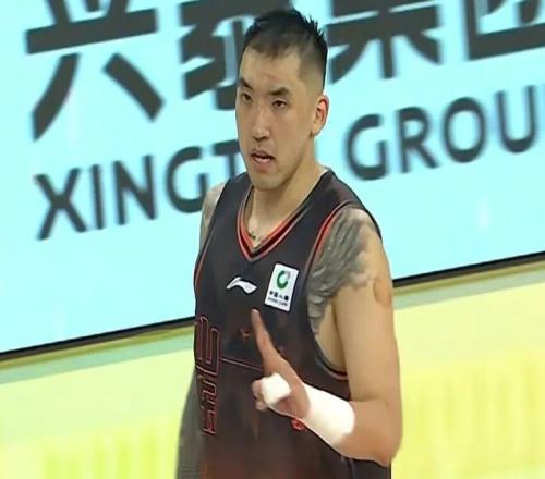 荣获季军!山东男篮21分大胜广厦,琼斯首秀17+14陶汉林12+6