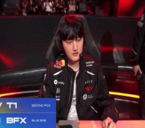 被逼入绝境后的绝招T1在对阵BFX第四局放弃选边，选择后选英雄