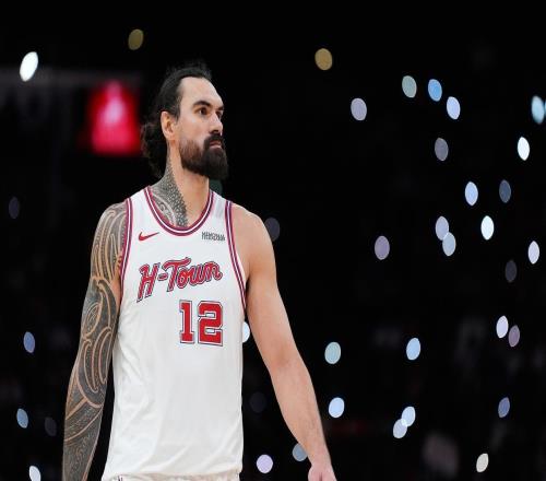 豪华阵容在手,仅2中锋可用!火箭迎用人荒,放弃11+6高塔欠考虑