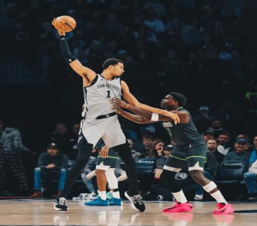 狀元大戰！馬刺拒25分逆轉復仇森林狼，文班轟39+9，華茲空砍55分