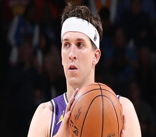 1分鍾8分引逆轉！裏夫斯25分鍾35+6各種高難三分湖媒：超級巨星