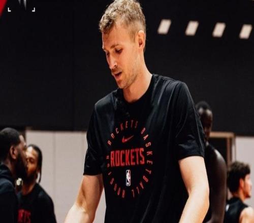 火箭重组内线失败重用1人裁掉1人成败笔,他若留队,休城能争冠