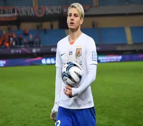 上港将正式买断这位锋霸!年薪没有巴尔加斯高,效率却一点也不差