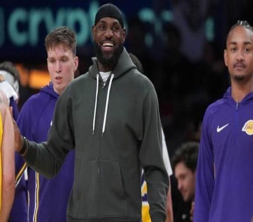 老詹战尼克斯出战成疑!场次不够,本赛季正式无缘最佳阵容