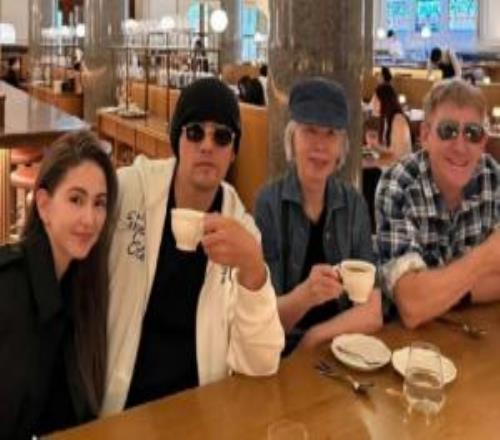 周杰倫發文慶祝與昆凌結婚11周年：合影還有周媽昆爸