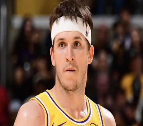 里夫斯谈故意罚球不中：之前我犯了错误，当时只想着拼一把