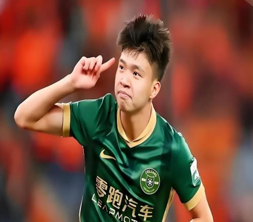 举世关注!外媒盛赞中国男足18岁天才:他有球王风范,已超越武磊