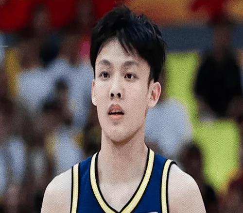 杜锋缺席外教4改变引称赞！徐杰崔永熙被用活，暂停画战术不呆板