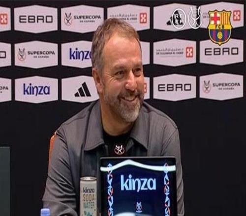 弗里克:亚马尔没受伤只是胃不舒服不能确定会看明天的比赛