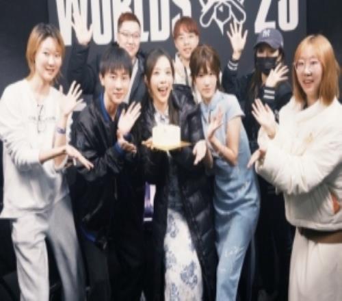 余霜分享生活與工作照：是擁有很多很多愛的一天??！