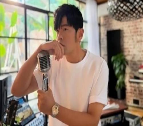 周大哥能別騙大夥兒嗎周傑倫坦言一個月可以一張專輯都是其他人拖後腿