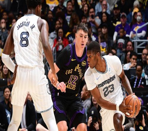 东契奇34+8湖人拒灰熊逆转避连败!41岁詹姆斯31+9拉拉维亚21+9