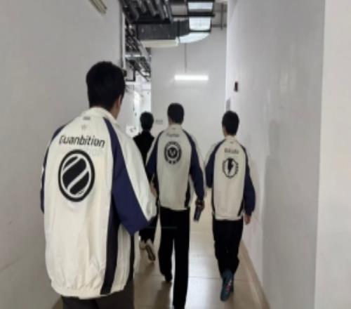 管泽元解说解说杯半决赛首日赛前发文:谁说晋级解说席不算线下