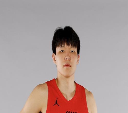 杨瀚森数据最差!NBA近五届16顺位内线球员,生涯前五战表现对比