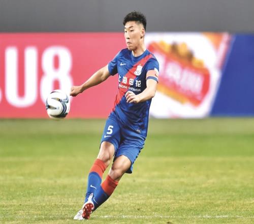 意外!朱辰杰跟李霄鹏在活动中亮相,李霄鹏曾提拔他踢国足主力