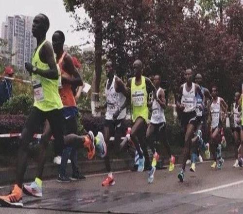 馬拉鬆比賽中每公裏要怎麽跑，跑後休息與恢複怎麽進行,看這一篇就夠了快來收藏