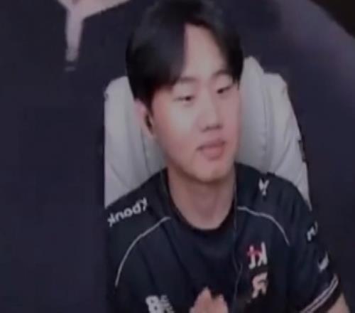 Kuro:Gumayusi这真的是人生赢家今年真的很辛苦我真的很尊敬他