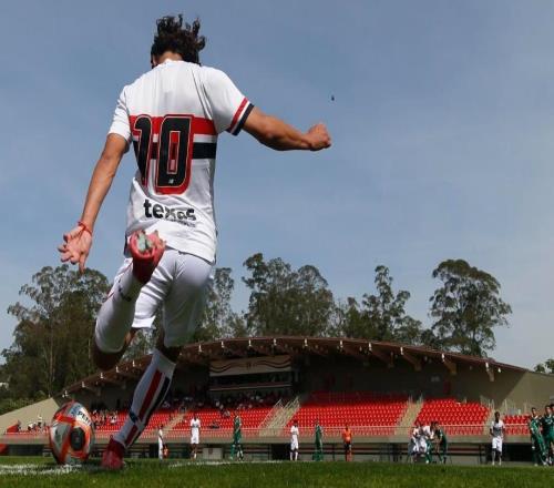 每體:多家俱樂部關(guān)注圣保羅青訓(xùn)小將扎巴雷利,巴薩有意引進(jìn)