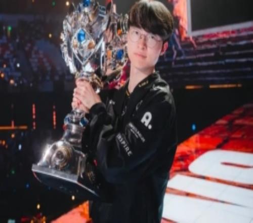 韓媒：SK集團會長為T1奪冠發(fā)來賀電T1有望實現扭虧為盈