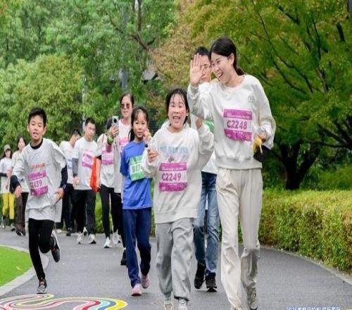 千組家庭浦江畔共赴十年之約，奔跑繪就長(zhǎng)三角活力畫(huà)卷