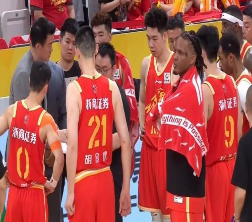 广厦111102击败深圳布朗46+7胡金秋20+8贺希宁11中3史姑娘伤退