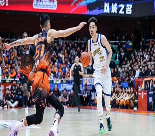 胡金秋31+8+6打爆青島內線！孫銘徽12+7甘當綠葉拒絕讓出聯賽第1