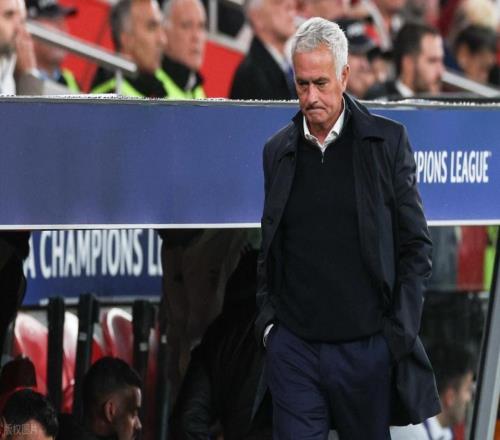 轰21脚输01!4连败后62岁穆帅破防再喷裁判:丑陋纵容药厂不道德