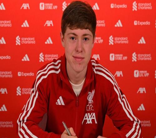 利物浦官方：18岁中场乔厄普顿与俱乐部签下首份职业合同