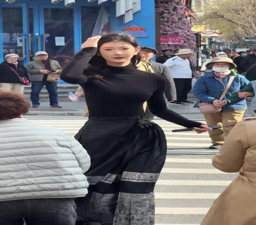 有没有打过篮球！国内两米的小姐姐穿高跟鞋会是怎样画面