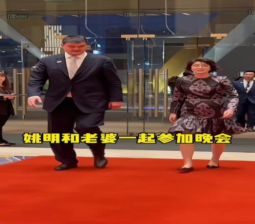 太搞笑了！曾经姚明因为不理老婆被叶莉白了一眼