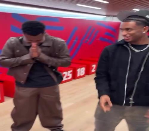 亚马尔这大喇叭裤子哪里找来的，要不要跟孔德学一下穿搭啊