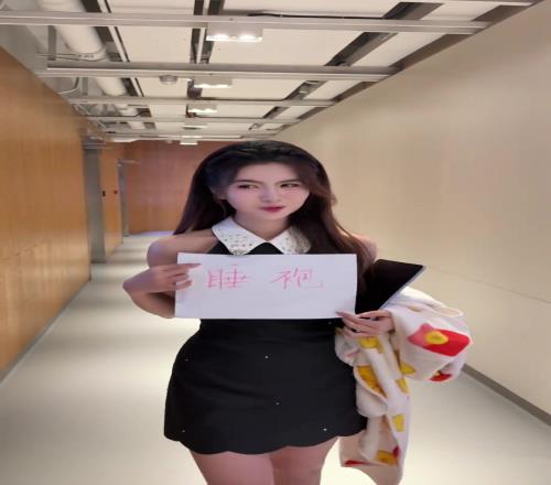这是咱吧友想看的吗女主播炼炼：睡袍来了！不要再说我诈骗