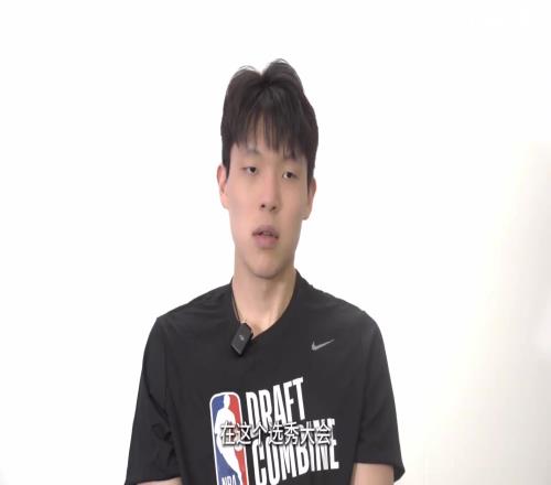 小伙很硬啊！杨瀚森谈对抗同届新秀：要么你飞过我要么你头着地
