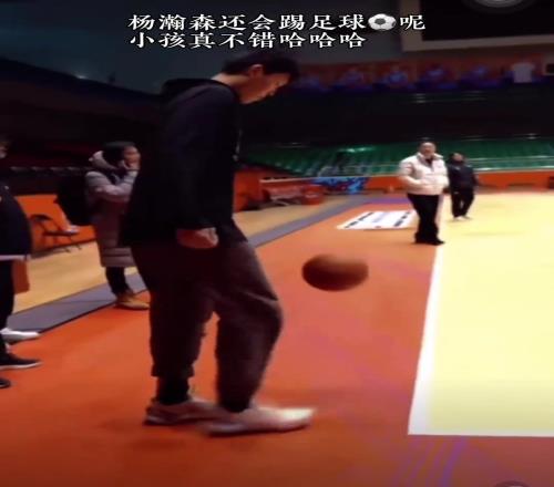 国足也需要你没想杨瀚森篮球打得好颠足球也有点东西啊