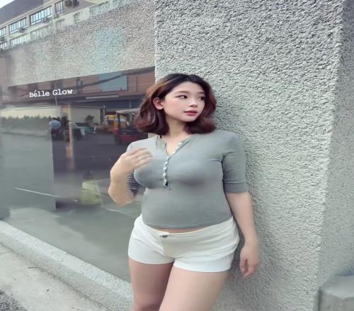 椰子短发新造型孕肚明显少女感依旧十足