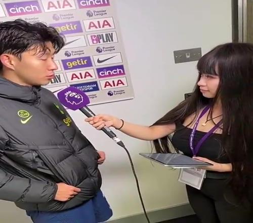 国外球迷：孙兴慜不敢直视中国女记者