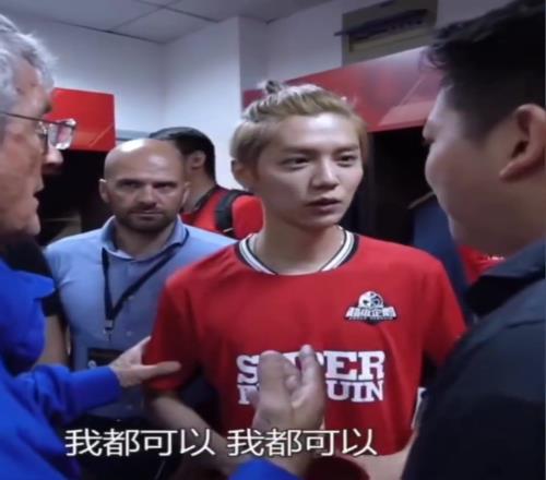 娱乐圈足球第一人！鹿晗在全明星赛上的水平起码有半职业了吧