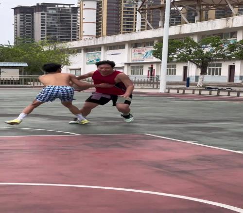好风骚的年轻人