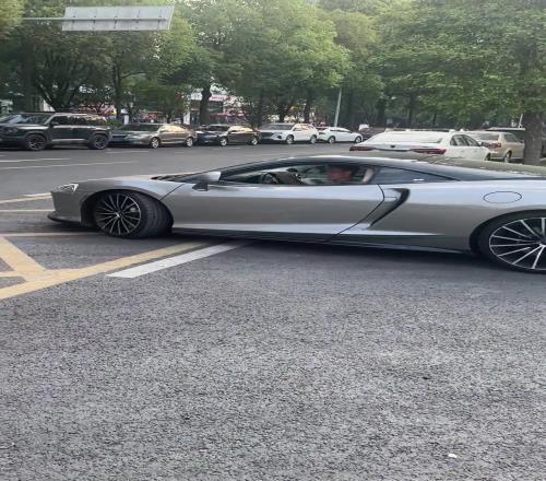 赶上了金元时代的球员，买提江和他的迈凯伦GT