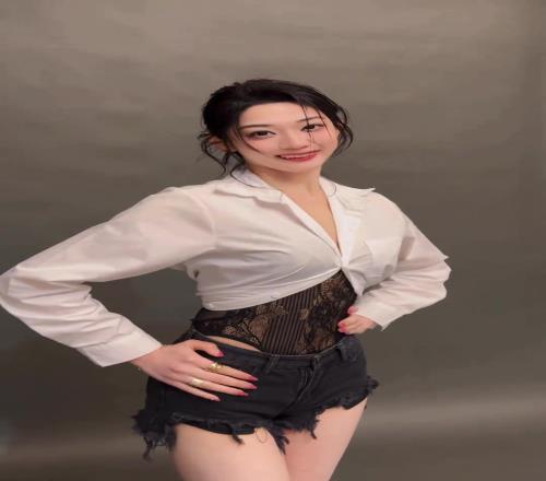 美女主播婧雯的头盔变装！还是喜欢变装后的穿搭哈