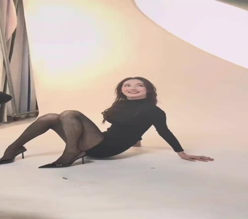 杨政女友孟雅芳黑丝大长腿挑战肯豆风